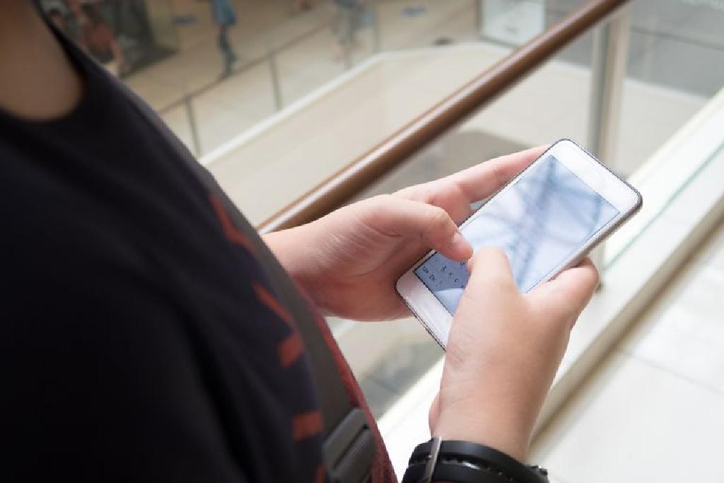 Twitterでお気に入りのセレブを探す